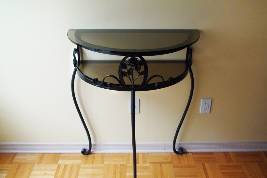 Table en fer forgé.