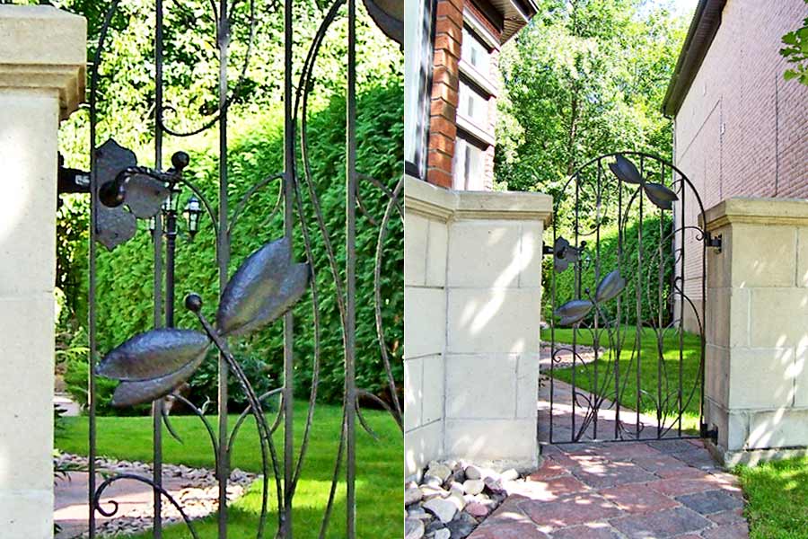 Élément décoratif du portillon en fer forgé avec libellules.